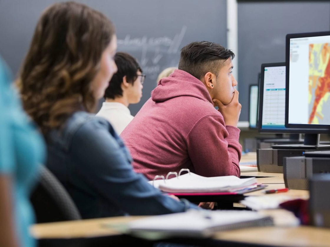 High teaching. Много учителей.